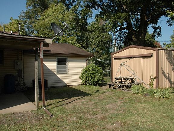 2nd image of 618 Iowa St