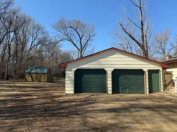 4th image of 1601 N Gale Rd