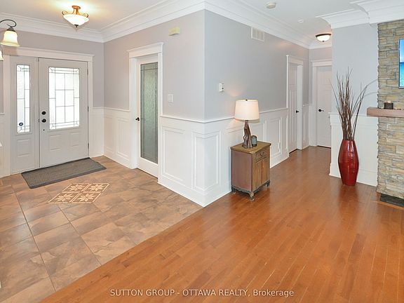 3rd image of 588 Russell Rd