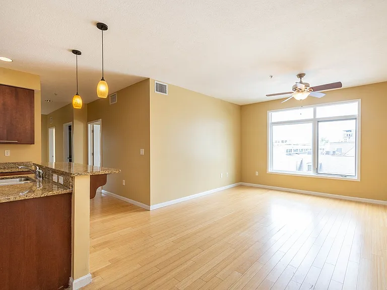 422 E Kirkwood Ave — Photo 29