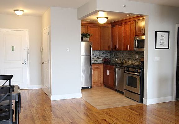 4th image of 20-12 31st St #2H