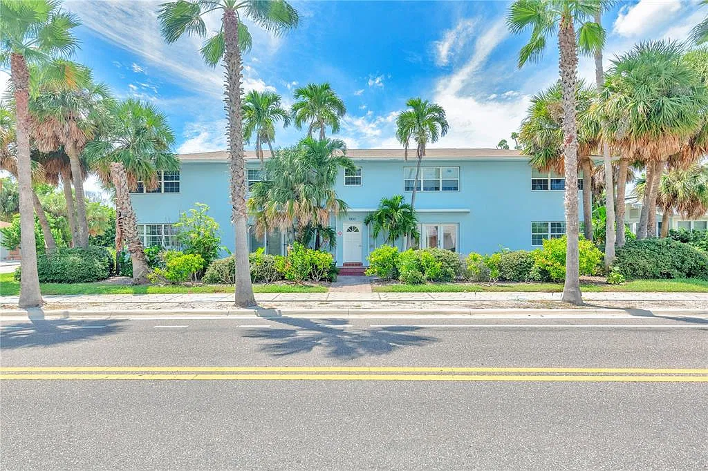 2 bed, 1.0 bath, 815 sqft, $4,200 — Photo 2