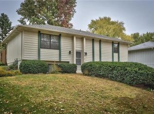 417 NE Summit Dr, Blue Springs, MO 64014
