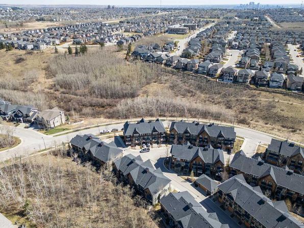 430 E Ascot Cir SW, Calgary, AB T3H 0X3