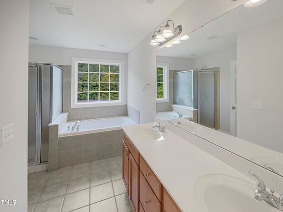 5th image of 343 Greenlyn Dr