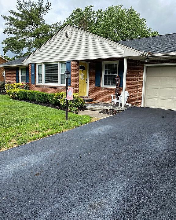 2nd image of 3220 Viking Dr