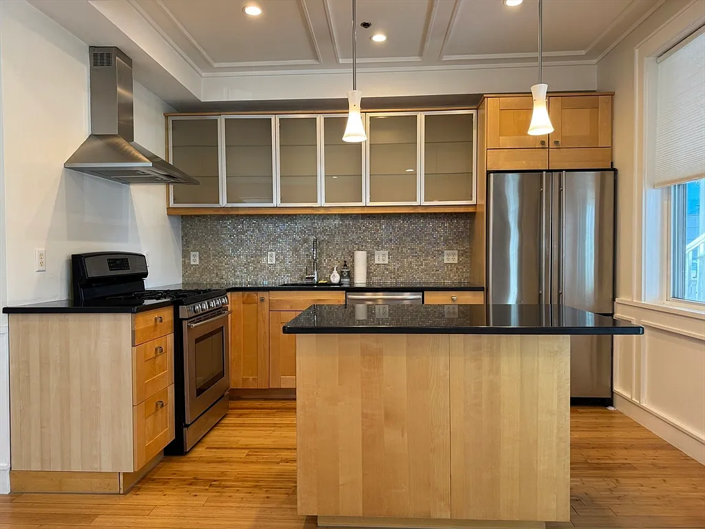 2 bed, 2.0 bath, 1044 sqft, $3,250 — Photo 1