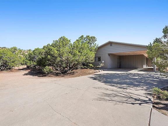 4th image of 427 Estante Way