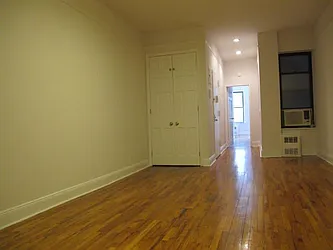 Rented by Metropolis Real Estate of Manhattan