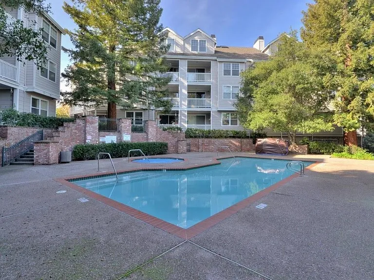 902 Sunrose Ter #104 — Photo 25