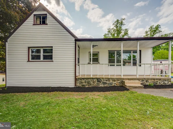 44 Hartz Rd, Fleetwood, PA 19522