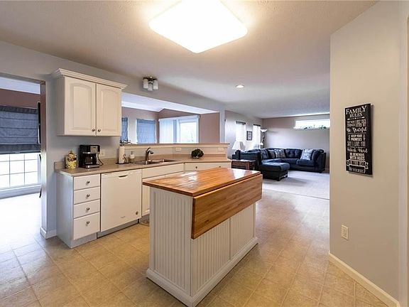 3rd image of 15 Warbler Ln
