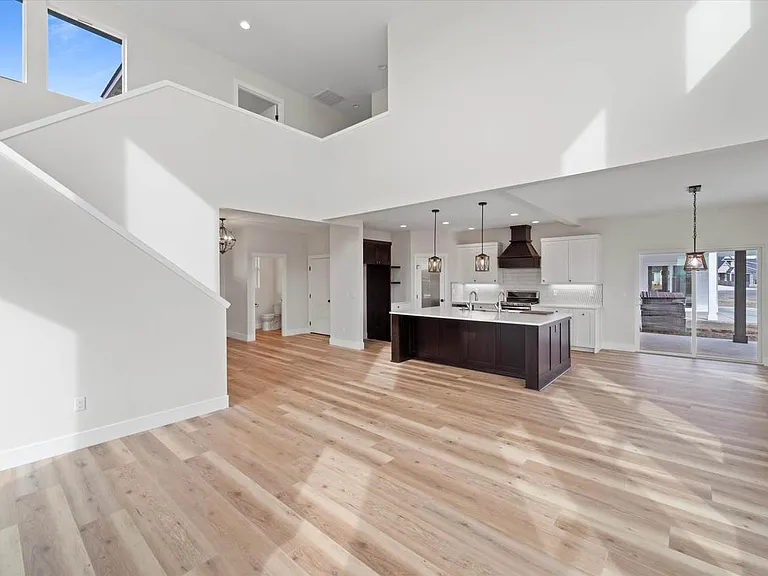 8406 Silver Mound Dr — Photo 2