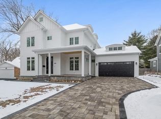 2438 Pomona Ln, Wilmette, IL 60091