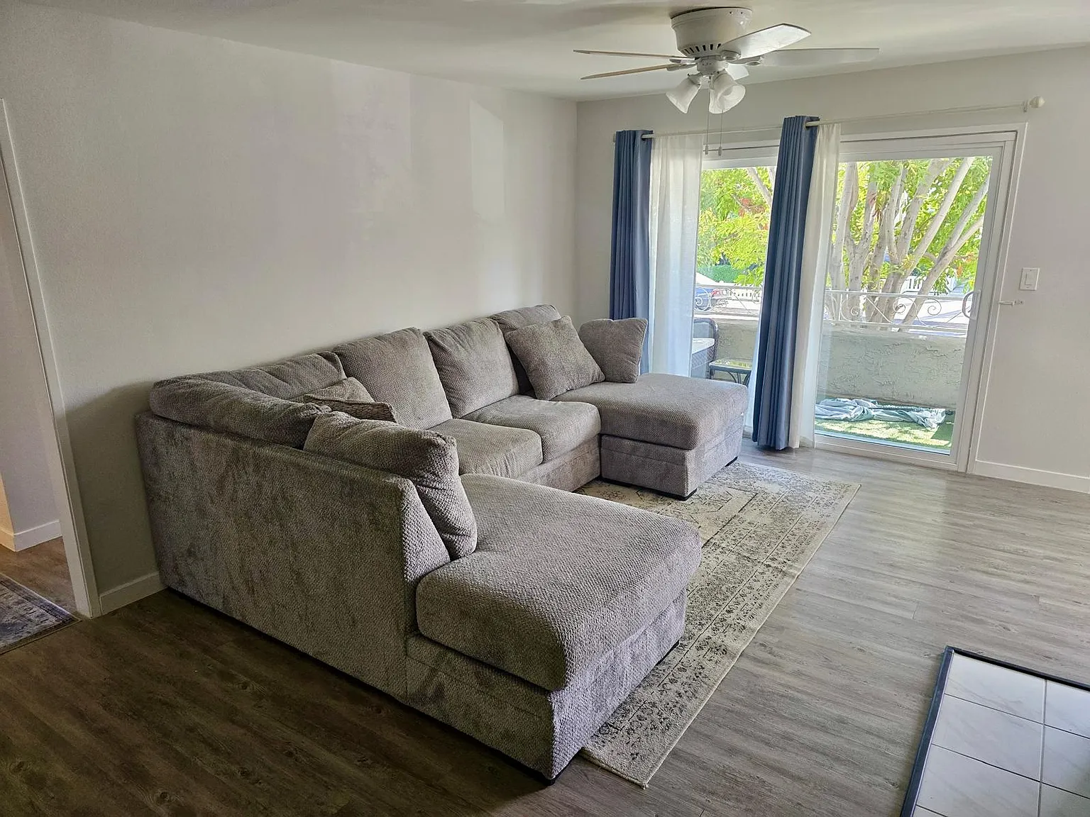 2 bed, 1011 sqft, $3,200 — Photo 2