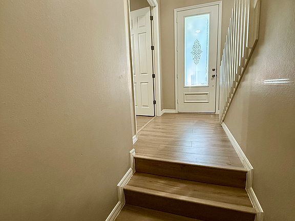 Entryway/hallway from garage