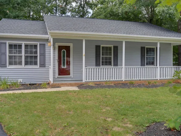 4 Canton Ln, Stuarts Draft, VA 24477