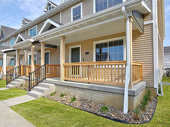 3rd image of 801 Oakmont Pl