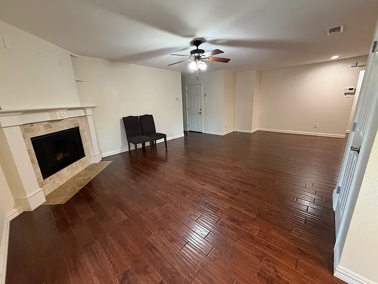 1410 Paris Dr — Photo 5
