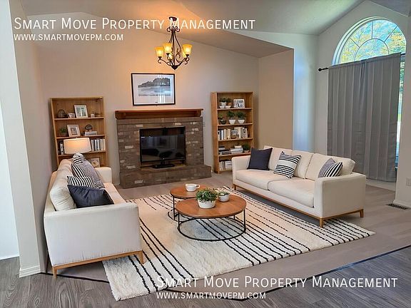3rd image of 108 S Crest Wood Dr