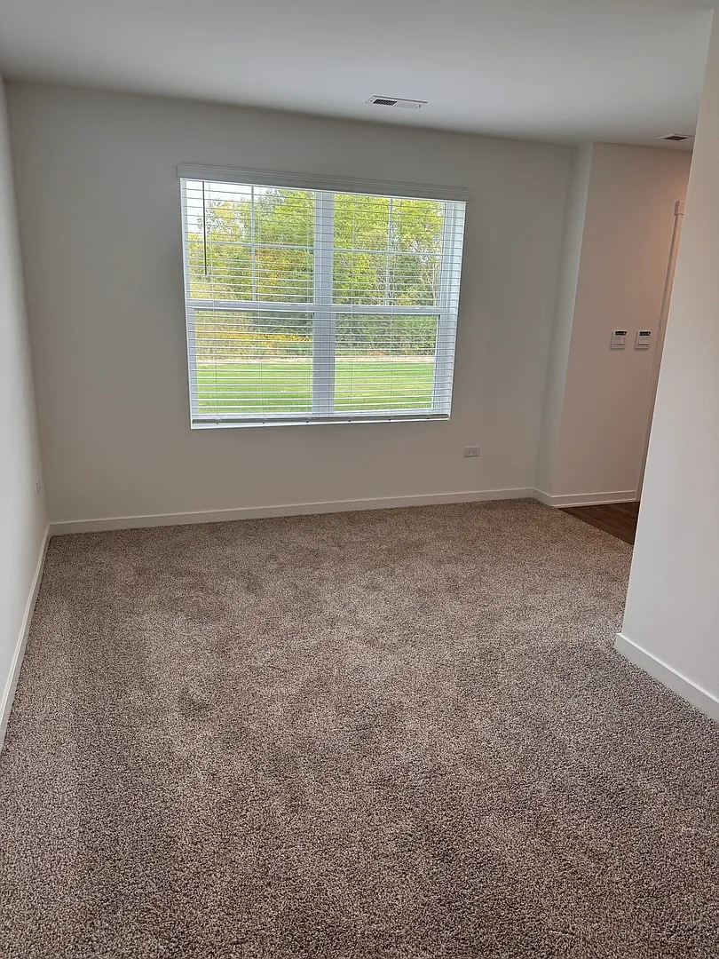 3 bed, 2.5 bath, 1827 sqft, $3,500 — Photo 3