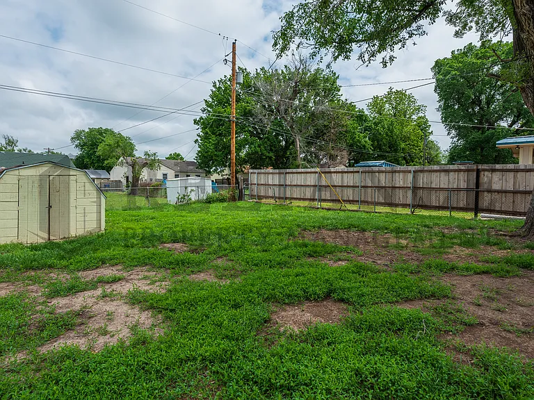 2732 N Grove St — Photo 4