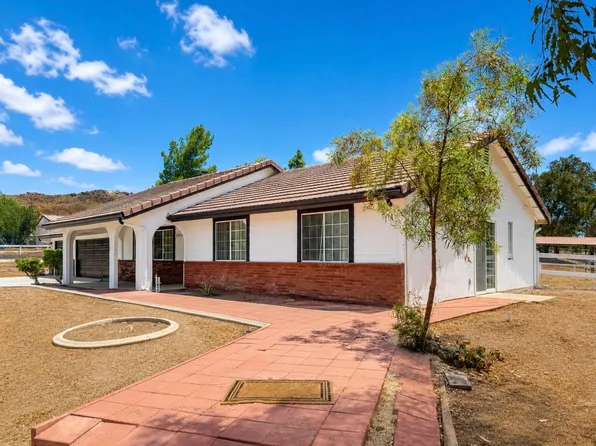 23510 Rose Quartz Dr, Perris, CA 92570