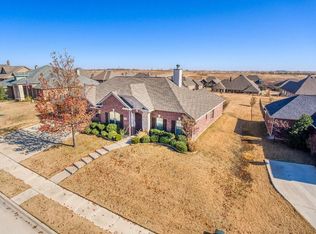 10912 Owl Creek Dr, Fort Worth, TX 76179