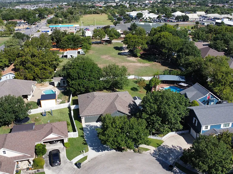 1415 Azalea Ln — Photo 5