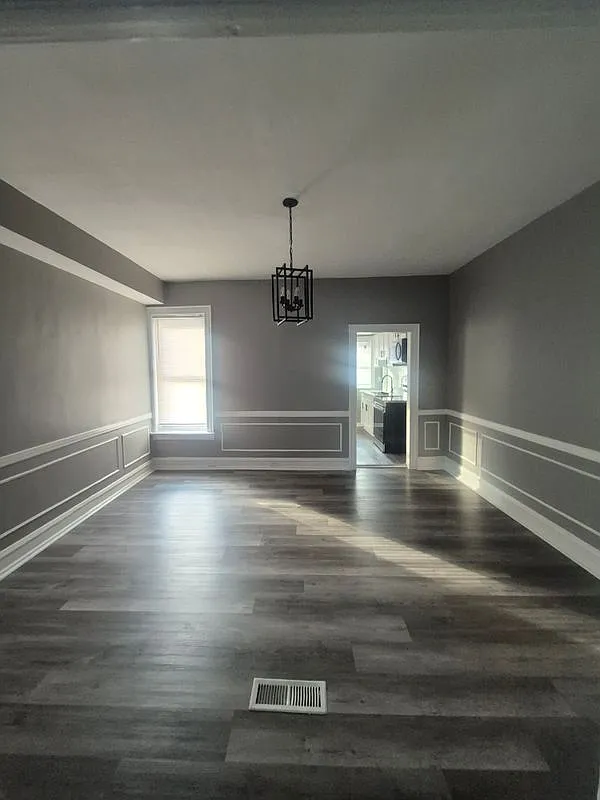 3 bed, 1.0 bath, 1320 sqft, $1,990 — Photo 3