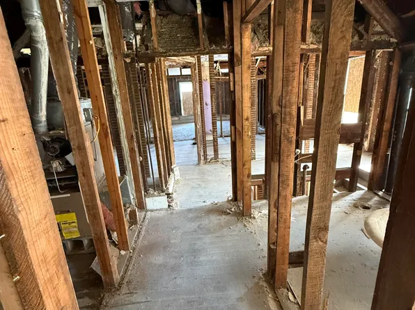 703 W 9th St, Michigan City, IN 46360