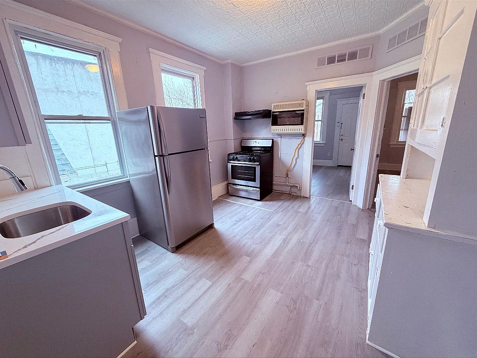 1st image of 15 Vreeland Ave #6