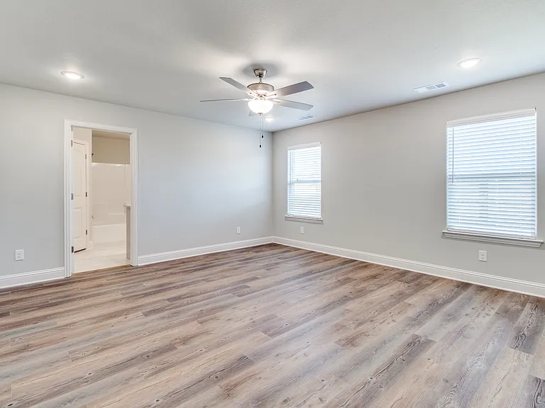 2806 Clover Dr — Photo 11