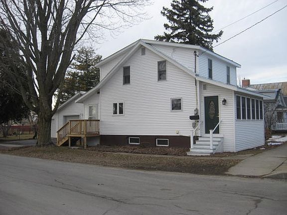 2nd image of 925 New York Ave