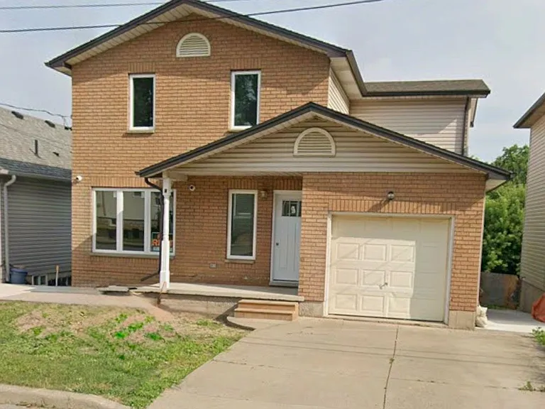 21 Ball Ave E #UPPER — Photo 1