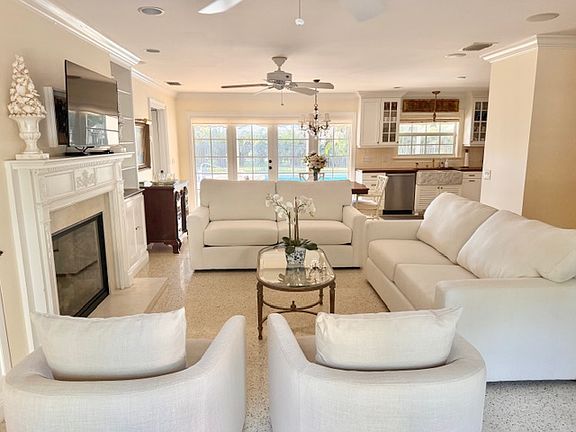 3rd image of 555 Camelia Ln