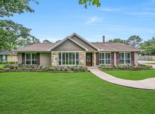 705 W Edgewood Dr, Friendswood, TX 77546