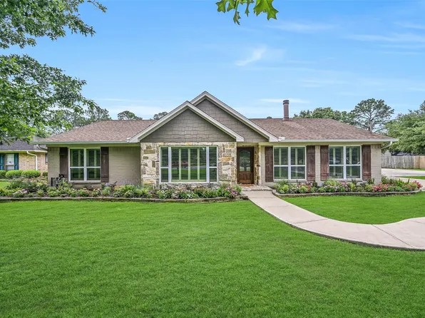 705 W Edgewood Dr, Friendswood, TX 77546
