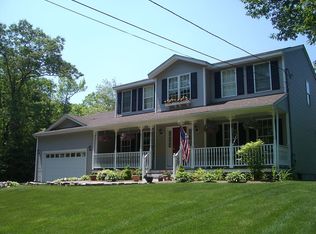 635 Chestnut Hill Rd, Glocester, RI 02814