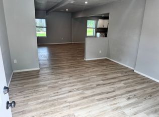 1527 NW 2nd St, Madison, SD 57042