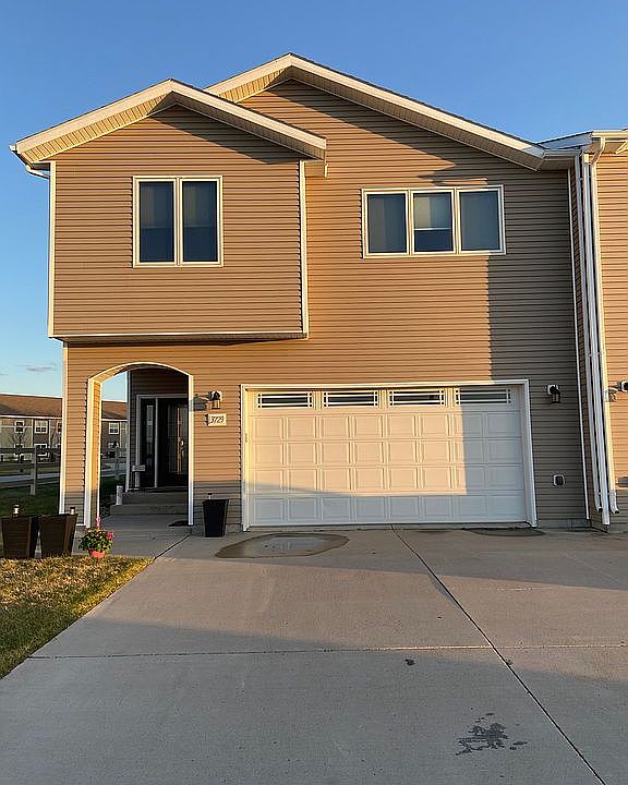 1st image of 3729 McKenzie Dr SE