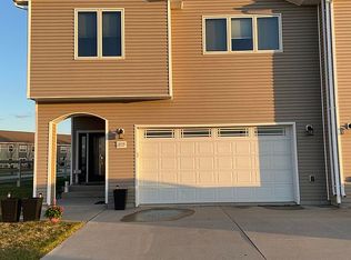 3729 McKenzie Dr SE, Mandan, ND 58554