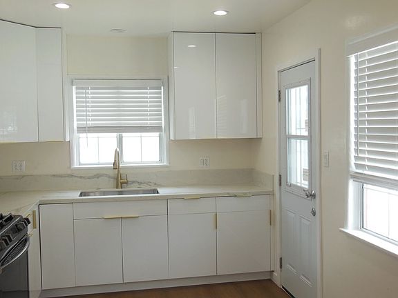 4th image of 135 S Verdugo Rd #D