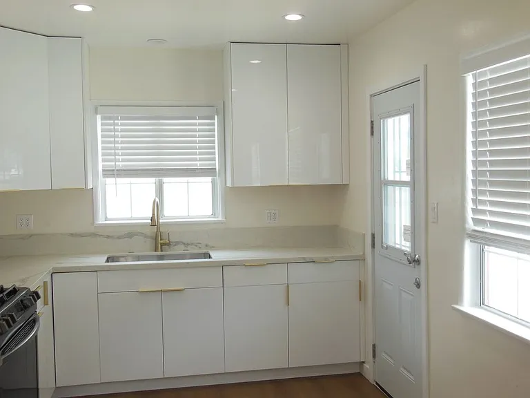135 S Verdugo Rd #D — Photo 4