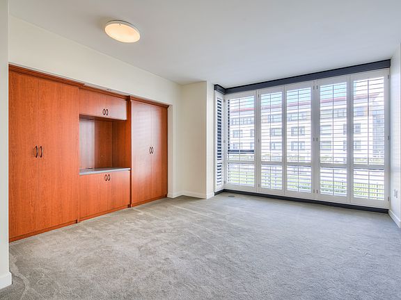 2nd image of 260 King St Unit 567