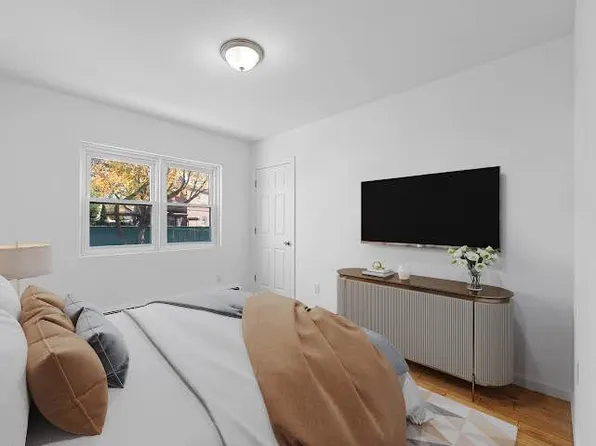 2037 Radcliff Avenue image 4 of 14