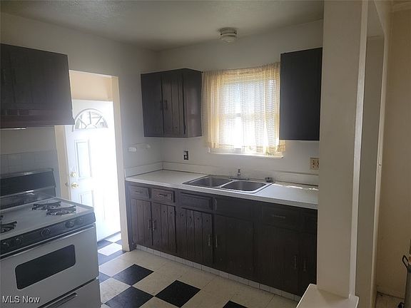 5th image of 871 Pelley Dr
