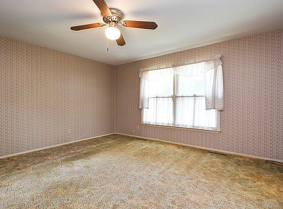 2nd image of 685 Robert Dr