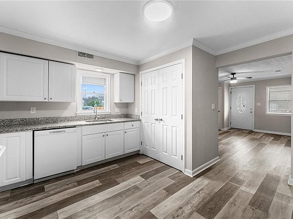 5th image of 454 Harding St