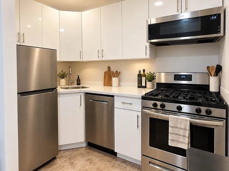 3132 31st St #3D
